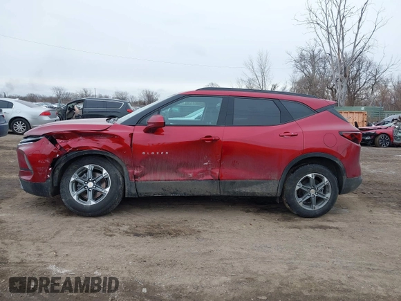 2024 Chevrolet Blazer LT z VIN 3GNKBCR48RS255972, wystawiony jako IAAI lot #41461480 z przebiegiem 8 870 mil mil oraz . Historia ofert i sprzedaży dostępna na DreamBid. Obrazek 14.
