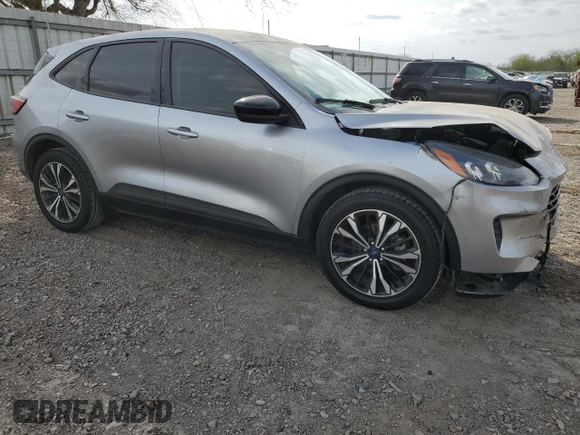 2021 Ford Escape SE z VIN 1FMCU0G60MUB26476, wystawiony jako Copart lot #45902945 z przebiegiem 45 638 mil mil oraz Czysty tytuł • Clean title. Historia ofert i sprzedaży dostępna na DreamBid. Obrazek 4.