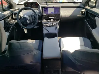 2023 Toyota bZ4X XLE z VIN JTMABABAXPA012574, wystawiony jako Copart lot #60370605 z przebiegiem 24 018 mil mil oraz Szkoda całkowita • Salvage title. Historia ofert i sprzedaży dostępna na DreamBid. Obrazek 8.