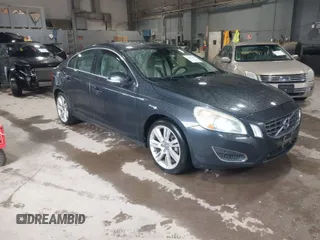 2012 Volvo S60 T6 with VIN YV1902FHXC2055428, listed as a IAAI auction lot 41978951 with 136,146 mi miles. Bid and sale history available at carsss.com. Image 1.