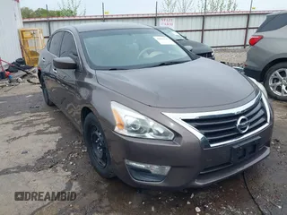 2015 Nissan Altima 2.5 S with VIN 1N4AL3AP5FC427759, listed as a IAAI auction lot 42091647 with 182,132 mi miles. Bid and sale history available at carsss.com. Image 1.