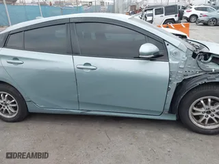 2016 Toyota Prius Four with VIN JTDKARFU2G3028881, listed as a IAAI auction lot 41391646 with 147,335 mi miles. Bid and sale history available at carsss.com. Image 14.