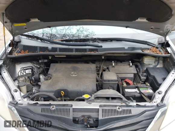 2012 Toyota Sienna LE AAS z VIN 5TDKK3DC7CS222416, wystawiony jako IAAI lot #42360994 z przebiegiem 241 498 mil mil oraz . Historia ofert i sprzedaży dostępna na DreamBid. Obrazek 10.