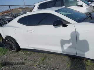2018 Chevrolet Camaro ZL1 with VIN 1G1FJ1R61J0183374, listed as a IAAI auction lot 41622572 with 38,661 mi miles and . Bid and sale history available at DreamBid. Image 13.