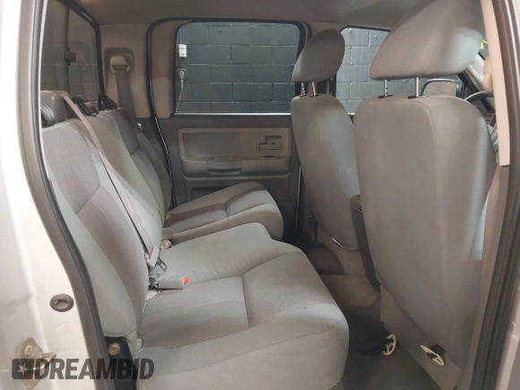 2005 Dodge Dakota SLT with VIN 1D7HW48N15S164352, listed as a IAAI auction lot 42190403 with 150,794 mi miles. Bid and sale history available at carsss.com. Image 8.