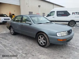 1997 Toyota Avalon XL with VIN 4T1BF12B4VU193633, listed as a IAAI auction lot 41201927 with 207,120 mi miles. Bid and sale history available at carsss.com. Image 1.