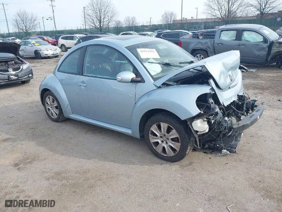 2010 Volkswagen New Beetle Coupe with VIN 3VWRW3AG1AM030235, listed as a IAAI auction lot 41513192 with 87,588 mi miles. Bid and sale history available at carsss.com. Image 1.