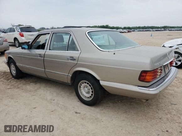 1984 Mercedes-Benz 300 with VIN WDBCB20B7EA028754, listed as a Copart auction lot 50339135 with 152,033 mi miles and Salvage Title. Bid and sale history available at DreamBid. Image 2.