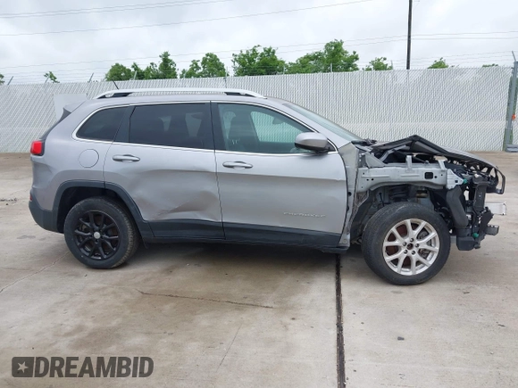 2018 Jeep Cherokee Latitude with VIN 1C4PJLCX7JD558850, listed as a IAAI auction lot 42199243 with 109,780 mi miles. Bid and sale history available at carsss.com. Image 12.