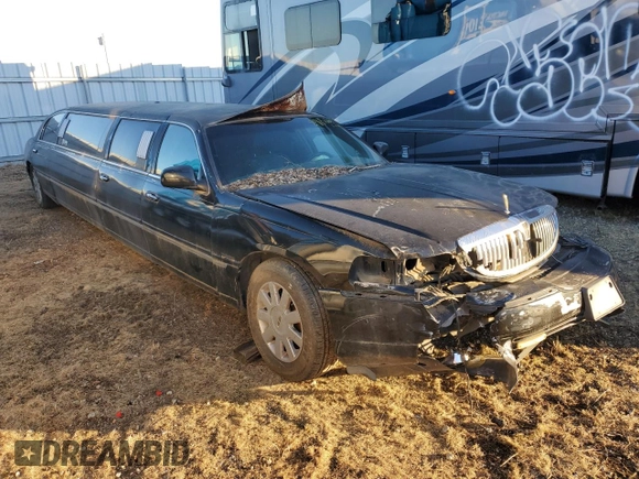 2003 Lincoln Town Car Executive z VIN 1L1FM81W23Y609867, wystawiony jako Copart lot #89137665 z przebiegiem 175 211 mil mil oraz Szkoda całkowita • Salvage title. Historia ofert i sprzedaży dostępna na DreamBid. Obrazek 4.
