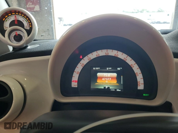 2018 Smart fortwo Pure with VIN WMEFJ9BA6JK270276, listed as a Copart auction lot 64037285 with 47,377 mi miles and Clean title. Bid and sale history available at DreamBid. Image 9.