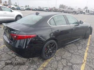 2019 Alfa Romeo Giulia z VIN ZARFAMAN5K7621548, wystawiony jako IAAI lot #41744662 z przebiegiem 63 759 mil mil oraz . Historia ofert i sprzedaży dostępna na DreamBid. Obrazek 4.