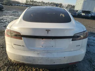 2016 Tesla Model S 90D z VIN 5YJSA1E29GF128397, wystawiony jako Copart lot #86532184 z przebiegiem Nie podano mil oraz Szkoda całkowita • Salvage title. Historia ofert i sprzedaży dostępna na DreamBid. Obrazek 6.