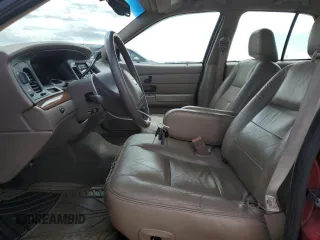 2003 Ford Crown Victoria LX z VIN 2FAFP74W43X100336, wystawiony jako Copart lot #51004035 z przebiegiem 82 089 mil mil oraz Szkoda całkowita • Salvage title. Historia ofert i sprzedaży dostępna na DreamBid. Obrazek 7.