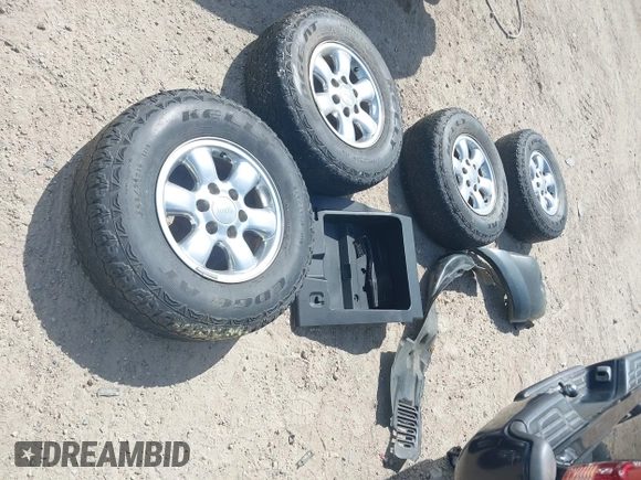 2007 Toyota Tacoma PreRunner with VIN 3TMJU62N17M032953, listed as a IAAI auction lot 41887235 with 339,617 mi miles and . Bid and sale history available at DreamBid. Image 12.