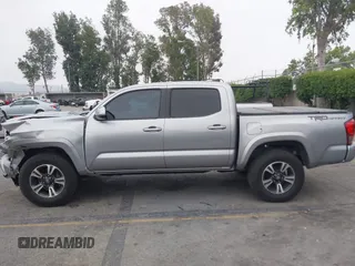 2016 Toyota Tacoma SR5 z VIN 3TMAZ5CN1GM014351, wystawiony jako IAAI lot #42357717 z przebiegiem 116 712 mil mil oraz . Historia ofert i sprzedaży dostępna na DreamBid. Obrazek 15.