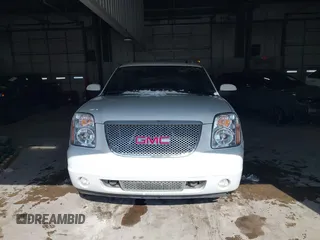 2008 GMC Yukon Denali z VIN 1GKFK63838J191268, wystawiony jako IAAI lot #41586712 z przebiegiem 206 128 mil mil oraz . Historia ofert i sprzedaży dostępna na DreamBid. Obrazek 12.