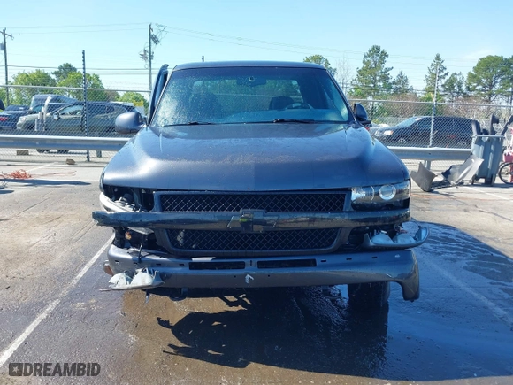 2000 Chevrolet Silverado 1500 LS with VIN 1GCEK19T2YE108024, listed as a IAAI auction lot 41880064 with 299,240 mi miles. Bid and sale history available at carsss.com. Image 12.
