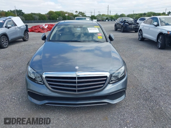 2017 Mercedes-Benz E-Class E 300 Luxury with VIN WDDZF4JB2HA137353, listed as a IAAI auction lot 40830208 with 1 mi miles. Bid and sale history available at carsss.com. Image 6.