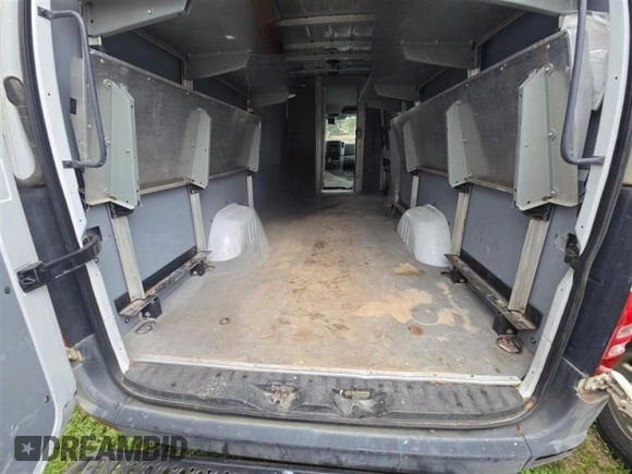 2011 Mercedes-Benz Sprinter with VIN WD3PE8CB7B5559847, listed as a Copart auction lot 44624965 with 368,370 mi miles and Clean Title. Bid and sale history available at carsss.com. Image 6.