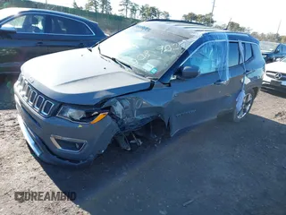 2019 Jeep Compass Limited z VIN 3C4NJDCB4KT787418, wystawiony jako IAAI lot #41435664 z przebiegiem 72 940 mil mil oraz . Historia ofert i sprzedaży dostępna na DreamBid. Obrazek 18.