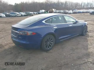 2018 Tesla Model S 75D z VIN 5YJSA1E28JF296944, wystawiony jako IAAI lot #41298541 z przebiegiem 29 828 mil mil oraz . Historia ofert i sprzedaży dostępna na DreamBid. Obrazek 4.