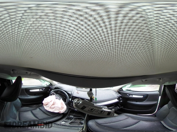 2019 Volvo XC40 Momentum z VIN YV4AC2HK7K2107905, wystawiony jako IAAI lot #40556146 z przebiegiem Nie podano mil oraz . Historia ofert i sprzedaży dostępna na DreamBid. Obrazek 17.