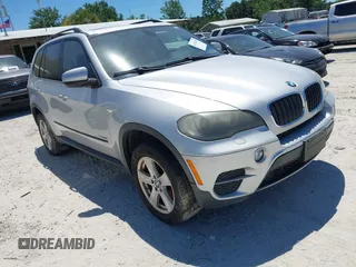 2011 BMW X5 35i z VIN 5UXZV4C55BL415564, wystawiony jako IAAI lot #42336270 z przebiegiem 102 451 mil mil oraz . Historia ofert i sprzedaży dostępna na DreamBid. Obrazek 1.