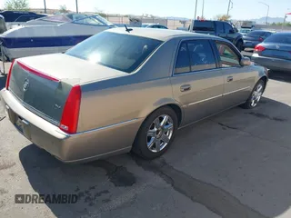 2007 Cadillac DTS Luxury I z VIN 1G6KD57Y97U198072, wystawiony jako IAAI lot #42315865 z przebiegiem 141 272 mil mil oraz . Historia ofert i sprzedaży dostępna na DreamBid. Obrazek 4.