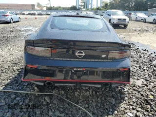 2024 Nissan Z Nismo z VIN JN1BZ4CH9RM361100, wystawiony jako Copart lot #71038744 z przebiegiem 3393 mil mil oraz Szkody całkowita. Historia ofert i sprzedaży dostępna na DreamBid. Obrazek 6.