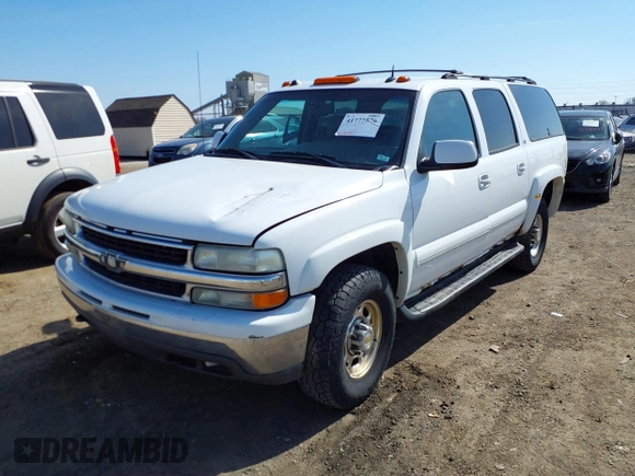 2004 Chevrolet Suburban LT with VIN 1GNGK26U54R157174, listed as a IAAI auction lot 41777576 with 233,991 mi miles. Bid and sale history available at carsss.com. Image 2.