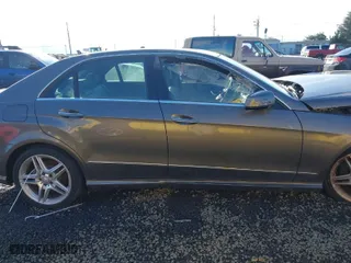 2013 Mercedes-Benz E-Class E 350 Luxury with VIN WDDHF8JB5DA761838, listed as a IAAI auction lot 41378582 with 1 mi miles. Bid and sale history available at carsss.com. Image 12.