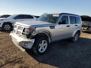 2010 Dodge Nitro SXT z VIN 1D4PT5GK5AW106990, wystawiony jako Copart lot #88719415 z przebiegiem 193 019 mil mil oraz Szkody całkowita. Historia ofert i sprzedaży dostępna na DreamBid. Obrazek 1.