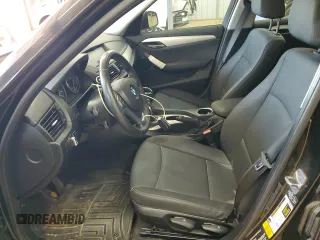 2014 BMW X1 sDrive28i z VIN WBAVM1C52EVW55517, wystawiony jako Copart lot #54991015 z przebiegiem 114 552 mil mil oraz Czysty tytuł • Clean title. Historia ofert i sprzedaży dostępna na DreamBid. Obrazek 7.