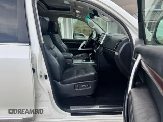 2016 Toyota Land Cruiser z VIN JTMCY7AJ4G4037285, wystawiony jako Copart lot #55363515 z przebiegiem 195 028 mil mil oraz Czysty tytuł • Clean title. Historia ofert i sprzedaży dostępna na DreamBid. Obrazek 5.
