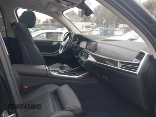 2020 BMW X7 xDrive40i z VIN 5UXCW2C03L9A00546, wystawiony jako IAAI lot #42057736 z przebiegiem 65 121 mil mil oraz . Historia ofert i sprzedaży dostępna na DreamBid. Obrazek 5.