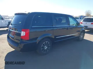 2014 Chrysler Town & Country S with VIN 2C4RC1HG0ER257498, listed as a IAAI auction lot 41627860 with 134,540 mi miles. Bid and sale history available at carsss.com. Image 4.