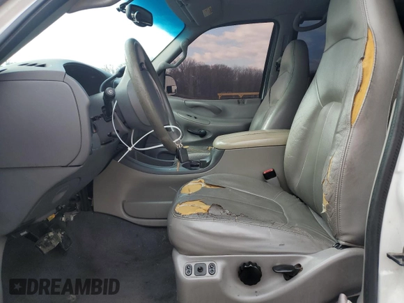 2000 Ford Expedition XLT with VIN 1FMRU1662YLB35757, listed as a Copart auction lot 44363845 with 206,135 mi miles and Salvage Title. Bid and sale history available at DreamBid. Image 7.