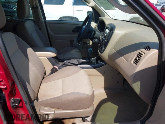 2006 Ford Escape XLS z VIN 1FMYU02Z96KA47068, wystawiony jako IAAI lot #42588037 z przebiegiem 139 581 mil mil oraz . Historia ofert i sprzedaży dostępna na DreamBid. Obrazek 5.