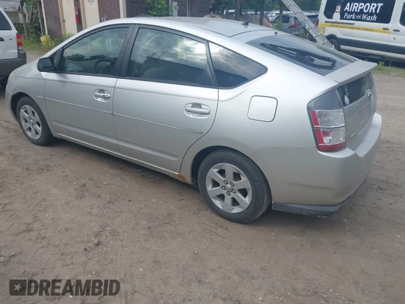 2005 Toyota Prius z VIN JTDKB20U257051452, wystawiony jako IAAI lot #42451660 z przebiegiem 166 106 mil mil oraz . Historia ofert i sprzedaży dostępna na DreamBid. Obrazek 3.