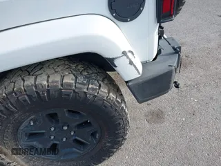 2016 Jeep Wrangler Unlimited Sahara z VIN 1C4HJWEG5GL172350, wystawiony jako IAAI lot #39987533 z przebiegiem 158 540 mil mil oraz . Historia ofert i sprzedaży dostępna na DreamBid. Obrazek 18.