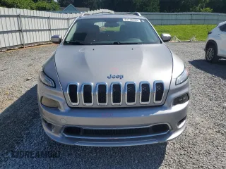 2017 Jeep Cherokee Overland with VIN 1C4PJMJS2HW584851, listed as a Copart auction lot 61738325 with 34,582 mi miles and Salvage title. Bid and sale history available at DreamBid. Image 5.