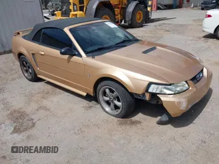 2000 Ford Mustang with VIN 1FAFP4445YF156141, listed as a IAAI auction lot 41933967 with 1 mi miles. Bid and sale history available at carsss.com. Image 1.