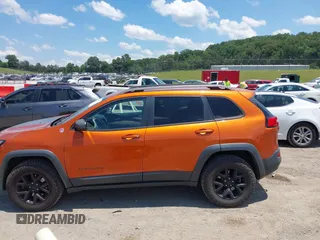 2016 Jeep Cherokee Trailhawk with VIN 1C4PJMBS6GW318035, listed as a IAAI auction lot 42652034 with 187,519 mi miles and . Bid and sale history available at DreamBid. Image 14.