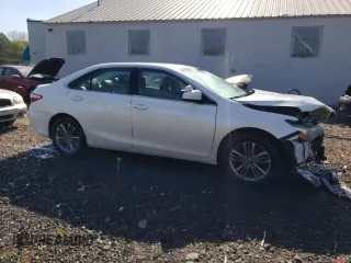 2017 Toyota Camry XLE z VIN 4T1BF1FK3HU267641, wystawiony jako Copart lot #71828243 z przebiegiem 104 954 mil mil oraz Szkoda całkowita • Salvage title. Historia ofert i sprzedaży dostępna na DreamBid. Obrazek 4.