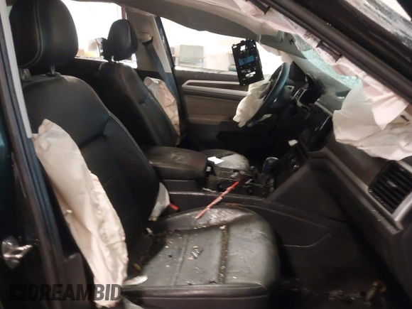 2022 Volkswagen Atlas SE with VIN 1V2JR2CA3NC512947, listed as a IAAI auction lot 41721006 with 32,853 mi miles and . Bid and sale history available at DreamBid. Image 5.