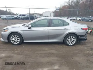 2019 Toyota Camry LE z VIN 4T1B11HK9KU851075, wystawiony jako IAAI lot #41911090 z przebiegiem 114 762 mil mil oraz . Historia ofert i sprzedaży dostępna na DreamBid. Obrazek 14.