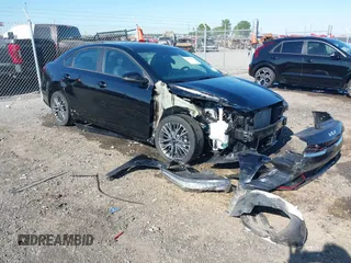 2024 Kia Forte GT-Line z VIN 3KPF54AD9RE794408, wystawiony jako IAAI lot #41987901 z przebiegiem 13 157 mil mil oraz . Historia ofert i sprzedaży dostępna na DreamBid. Obrazek 1.