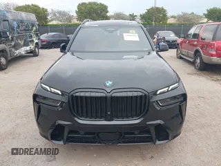 2024 BMW X7 xDrive40i z VIN 5UX23EM01R9V59412, wystawiony jako IAAI lot #41890300 z przebiegiem 11 867 mil mil oraz . Historia ofert i sprzedaży dostępna na DreamBid. Obrazek 12.