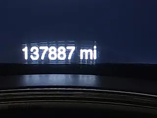 2015 Jeep Grand Cherokee Limited with VIN 1C4RJFBG4FC611156, listed as a IAAI auction lot 42021705 with 137,887 mi miles. Bid and sale history available at carsss.com. Image 15.